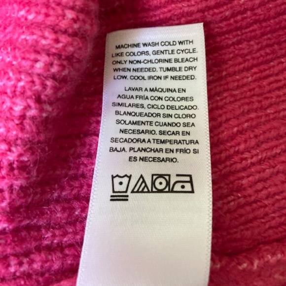 Fuchsia Turtleneck Sweater 🆕 - Picture 9 of 10